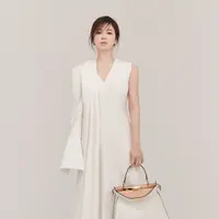 Song Hye Kyo dalam balutan Fendi Spring-Summer 2021 ready-to-wear capsule collection.