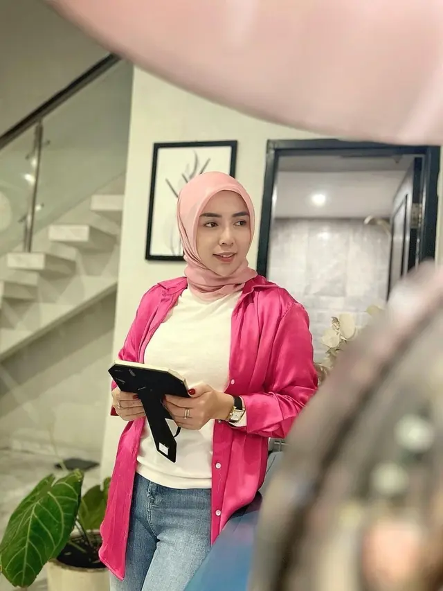 Calon Istri Angga Wijaya Pakai Hijab