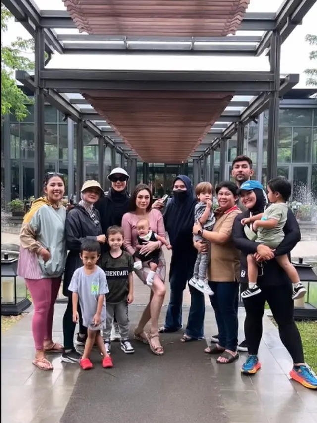 Tanpa Stefan William, Ini 7 Potret Celine Evangelista Rayakan Ulang Tahun Anak