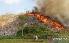 Kebakaran Lahan TPA Pakusari Jember Diduga Akibat Puntung Rokok