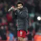 Winger Liverpool, Mohamed Salah, mengalami cedera pada pergelangan kaki saat bersua Manchester City pada laga pekan ke-12 Premier League, di Stadion Anfield, Minggu (10/11/2019). (AP Photo/Jon Super)