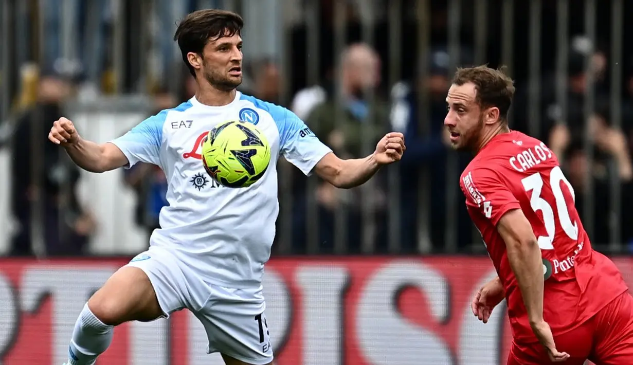 <p>Bagi Monza, kemenangan ini melontarkan mereka ke peringkat 9 klasemen Serie A. Posisi yang mengesankan buat ukuran klub promosi yang baru mencicipi debut di kasta teratas. (GABRIEL BOUYS/AFP)</p>
