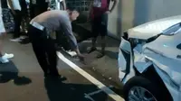 Mobil pajero yang menabrak remaja di kawasan mampang jakarta selatan. (foto antara).