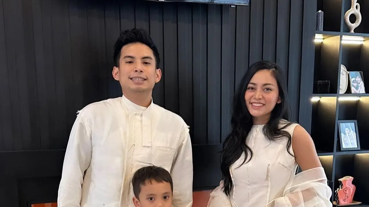 Seleb lebaran bareng mantan suami