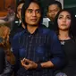 Charly van Houten bersama istri, Regina Irawan mendatangi Polda Metro Jaya untuk melaporkan Rere Regina. [Foto: Sapto Purnomo/Liputan6.com]