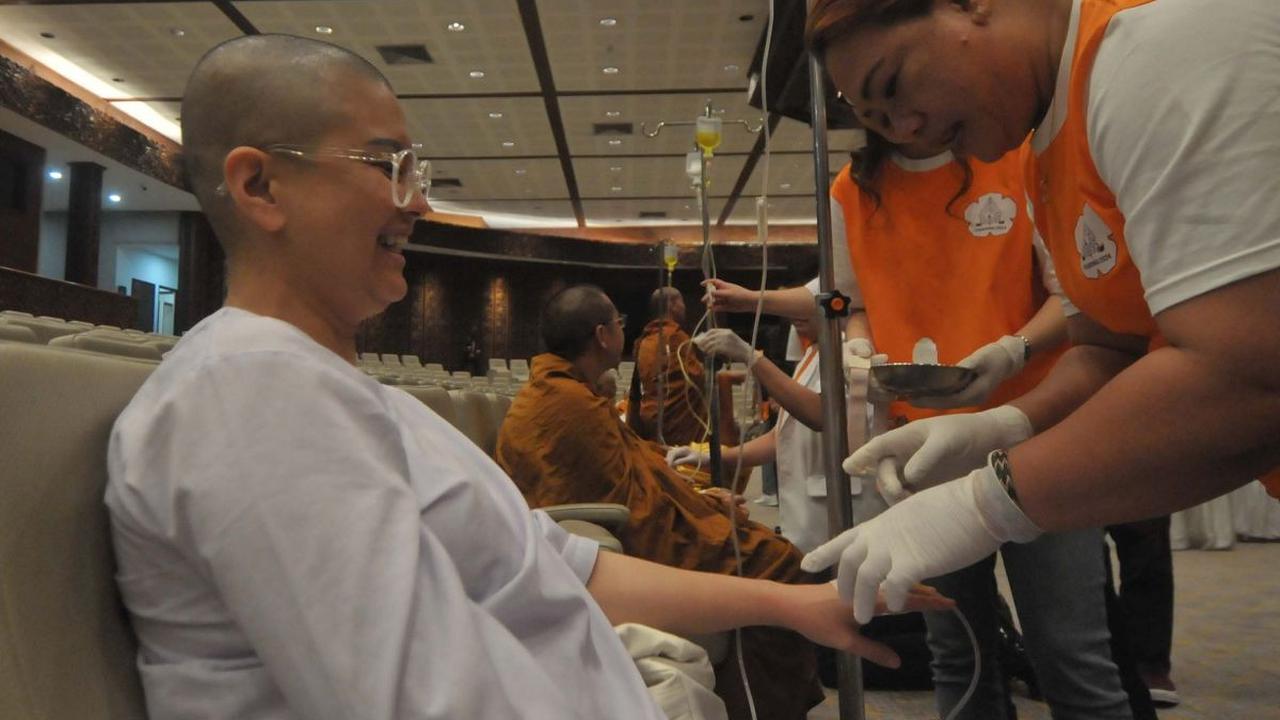 Diketahui, sebanyak 40 Bhikkhu Thudong akan berpartisipasi dalam perayaan Hari Suci Waisak 2568 BE  yang jatuh pada hari Kamis (23/5/2024) mendatang dengan lokasi Candi Borobudur di Magelang, Jawa Tengah. Foto: merdeka.com / Imam Buhori