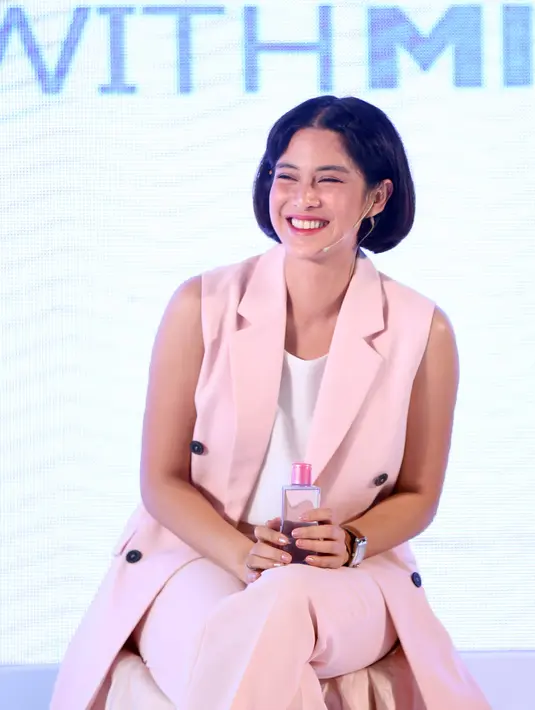 Bintang film Ada Apa Dengan Cinta (AADC) pada belasan tahun lalu ini sangat tertarik dengan kata ‘cantik’. Bahkan Dian pun menjadikan tema cantik untuk bahan penelitian thesisnya.  (Nurwahyunan/Bintang.com)