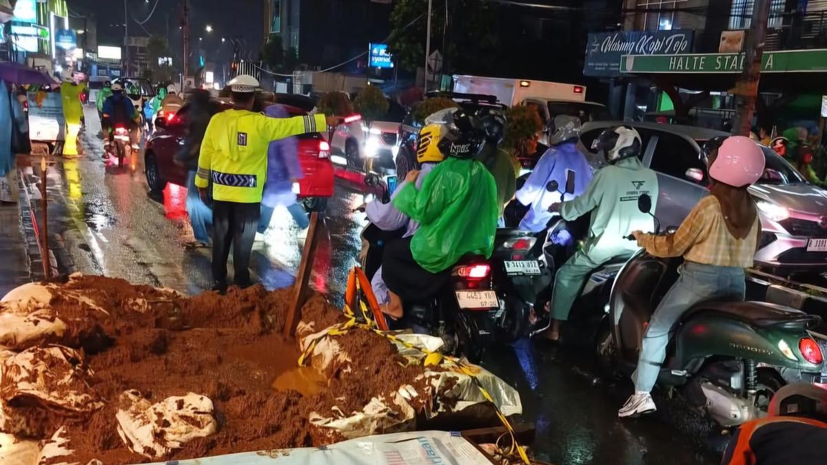 Parahnya Proyek Galian Kabel di Depok, Bikin Macet dan Celaka