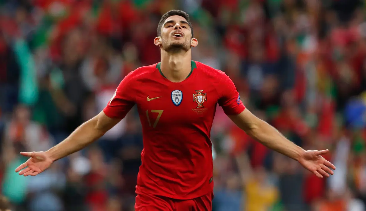 Pemain Portugal, Goncalo Guedes berselebrasi usai mencetak gol ke gawang Belanda pada pertandingan babak final Piala UEFA Nations League di Estadio do Dragao, Porto (10/6/2019). Portugal berhasil mengalahkan Belanda 1-0. (AP Photo/Armando Franca)