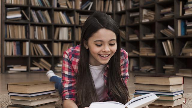 Anak Membaca Buku