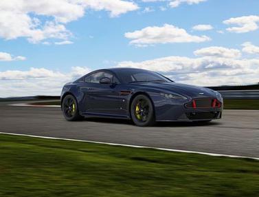 Aston Martin Vantage Edisi Red Bull Racing