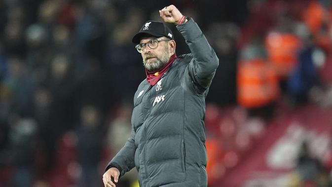 Pelatih Liverpool, Jurgen Klopp, merayakan kemenangan atas West Ham United pada laga Premier League di Stadion Anfield, Inggris, Selasa (25/2/2020). Liverpool menang dengan skor 3-2. (AP/Jon Super)