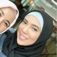 Chacha Frederica dan Fitri Tropica