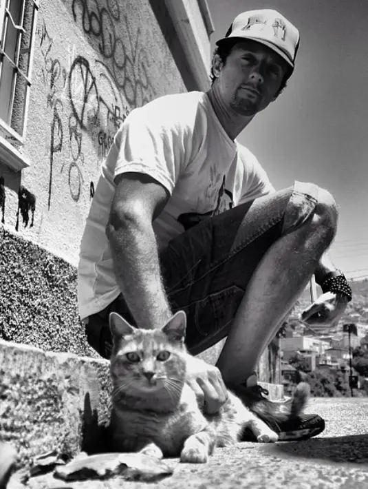 Nggak di mana-mana, Jason Mraz ini sepertinya memang pawang kucing, ya! (instagram/jason_mraz)