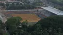Stadion Madya sedang dalam tahap renovasi dekat kasawan Stadion Utama Gelora Bung Karno, Jakarta, (12/9/2017). Stadion Utama GBK dan kawasan olah raga senayan bersolek menyambut ASIAN Games 2018. (Bola.com/Nicklas Hanoatubun) 