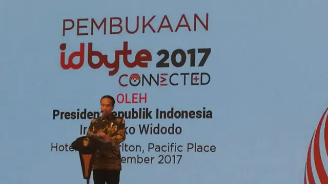 Presiden RI Joko Widodo saat pembukaan konferensi IDByte di Ritz Carlton Ballroom, Jakarta, Kamis (28/9/2017). (Liputan6.com/Jeko Iqbal Reza)