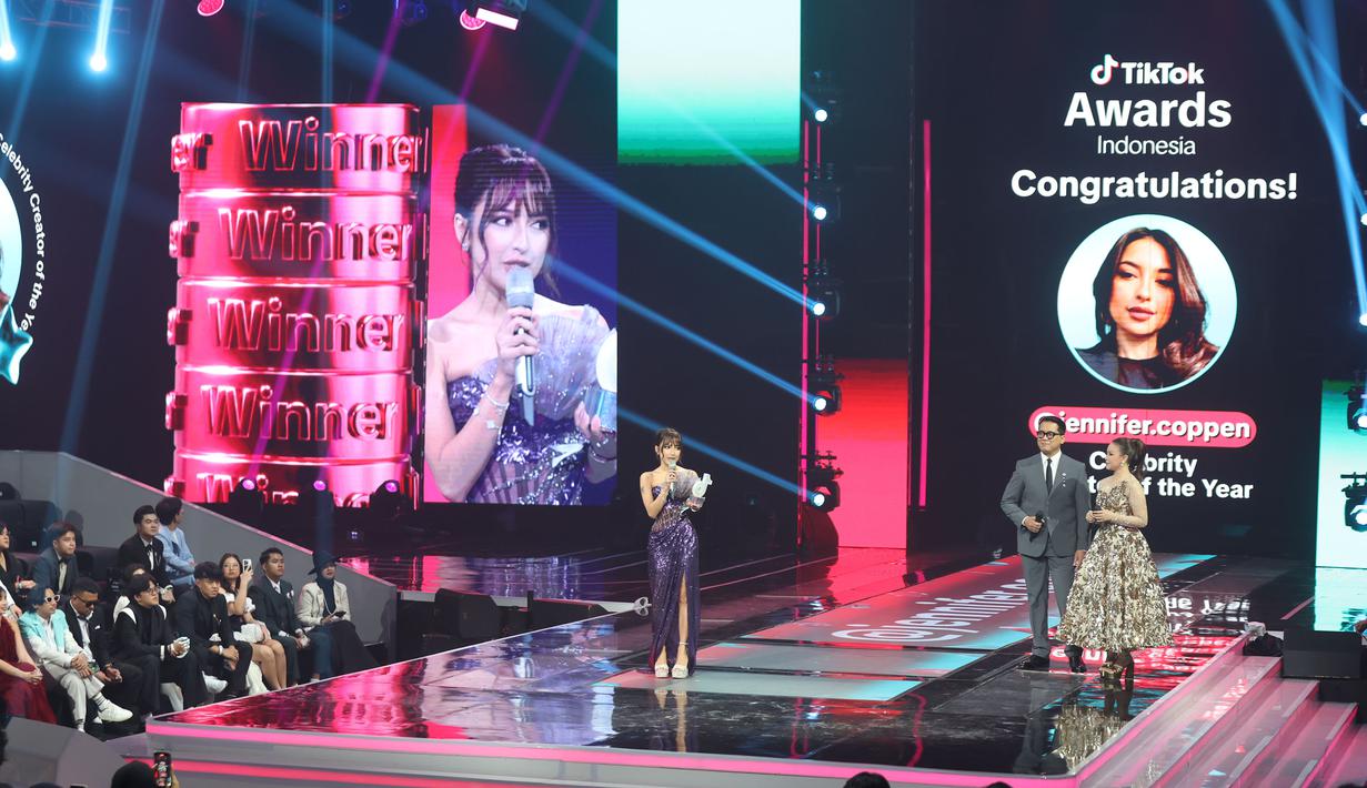  People's Choice dan Judges' Pick. Tampak dalam foto, kemeriahan malam puncak TikTok Awards Indonesia 2025 di Studio Emtek City Indosiar, Jakarta, pada Jumat (21/11/2025) malam. TikTok resmi menobatkan 19 pemenang dari 16 kategori dalam malam puncak TikTok Awards Indonesia 2025 yang digelar pada Jumat (21/11/2025). (Kapanlagi.com/Budy Santoso)