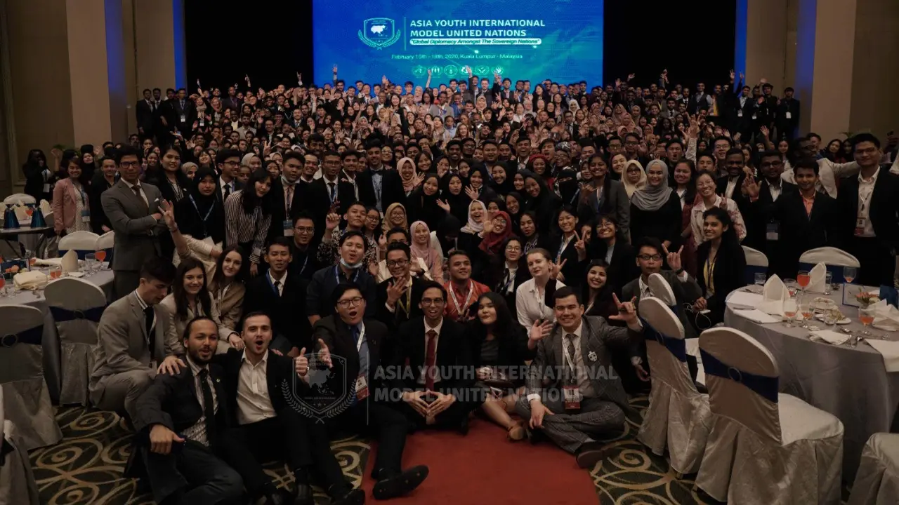 Salah satu ajang konferensi internasional yang selalu dinantikan oleh para pemuda adalah ​Model United Nations (MUN) atau simulasi sidang Perserikatan Bangsa-Bangsa (PBB).
