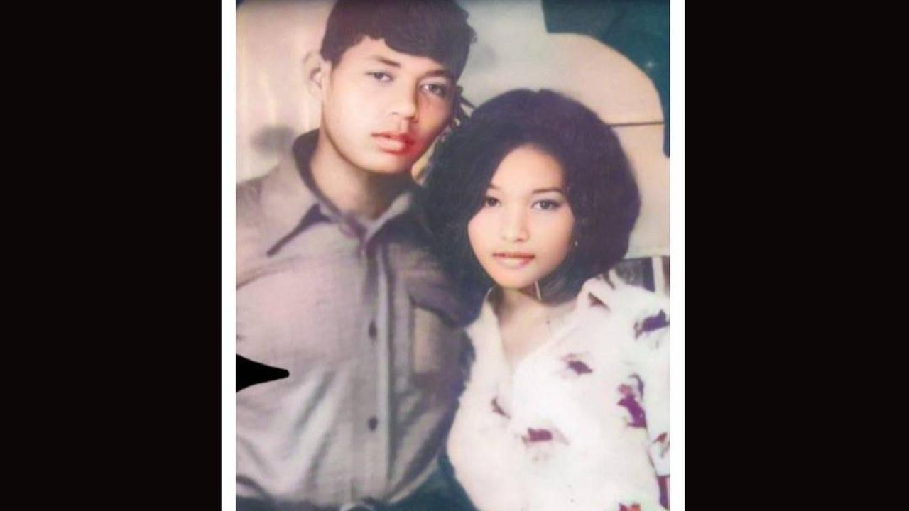 Ia menceritakan bahwa pada saat itu, sang ayah dan ibunya bertemu di salah satu bioskop jadul di Magelang. Saat itu sang ayah spontan duduk mendekati ibunya.<br>