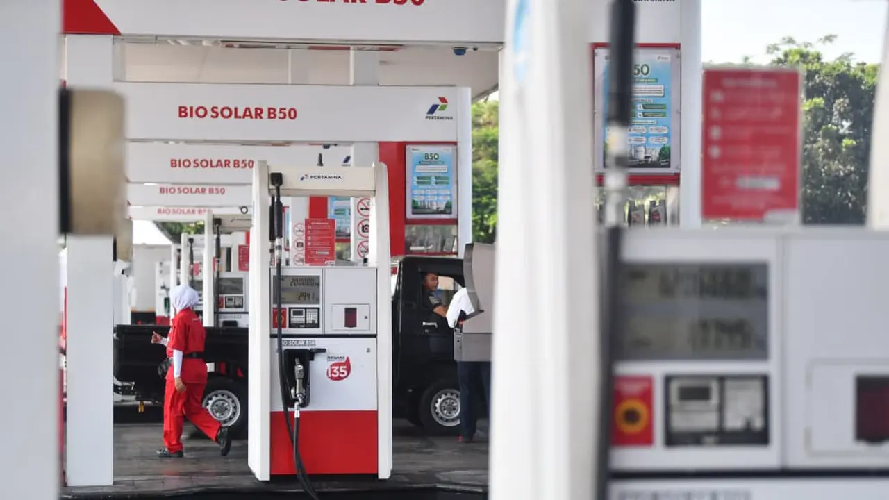 Stasiun Pengisian Bahan Bakar Umum (SPBU) yang dioperasikan PT Pertamina Patra Niaga menjalankan penugasan Mandatori Biodiesel B50 di Rest Area KM 57, Karawang, Jawa Barat. (Dok Pertamina)