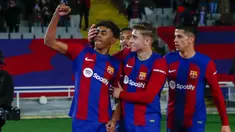 Laga Barcelona kontra Mallorca menjadi laga pembuka pekan ke-28 LaLiga 2023/2024 yang berlangsung di Olimpic Lluis Companys Stadium, Barcelona, Sabtu (9/3/2024) dini hari WIB. Kemenangan tipis 1-0 diraih Blaugrana lewat gol bocah 16 tahun, Lamine Yamal pada menit ke-73. Dengan hasil ini Barcelona sementara naik ke posisi runner-up dengan mengoleksi 61 poin mendekati Real Madrid di posisi puncak dengan 66 poin dan menggusur Girona yang belum bermain pada pekan ke-28. (AP Photo/Joan Monfort)