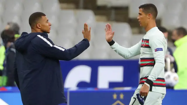 Momen Keakraban Cristiano Ronaldo dan Kylian Mbappe, Portugal Kontra Prancis Sama Kuat