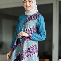 Ilustrasi Model Gamis Batik Lengan Polos Untuk Pesta Pernikahan (Sumber Gambar: Meta AI)