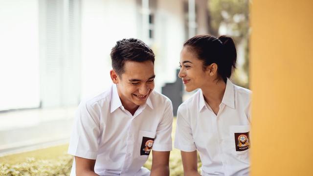 otret Putri Marino Berseragam SMA