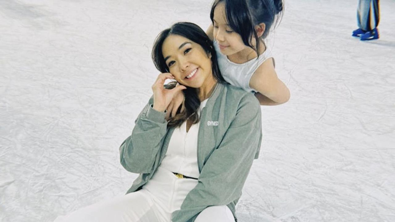 7 Potret Gisel dan Gempi Tunjukkan Kekompakan Saat Ice Skating, Begini Keseruannya!