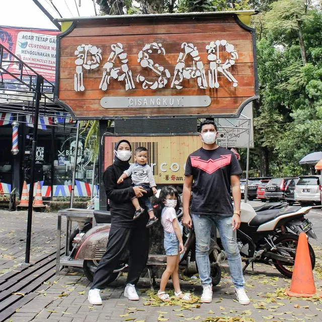6 Momen Tantri Kotak di Bandung, dari Gedung Sate hingga Makan Mie Pinggir Jalan