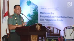 Panglima TNI Jendral Gatot Nurmantyo memberi sambutan saat Hari Tata Ruang Nasional 2017 di Jakarta, Selasa (14/11). Kementerian ATR/BPN mendorong pemanfaatan ruang melalui penerbitan sertifikat pendayagunaan tanah terlantar. (Liputan6.com/Angga Yuniar)