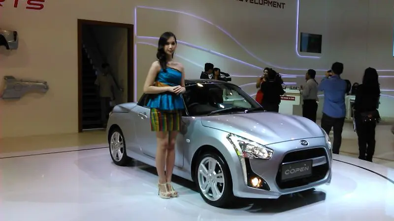 Daihatsu Goda Pengunjung IIMS Dengan Sportcar Paling Mungil