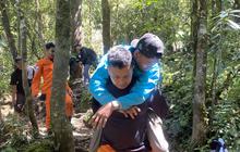 Momen Dramatis Evakuasi Pendaki Cedera Parah Akibat Jatuh di Gunung Dempo