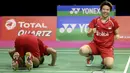 Selebrasi Liliyana Natsir (kanan) dan Tontowi Ahmad usai kalahkan ganda China pada ajang BWF World Championships 2017 di Emirates Arena, Glasgow (27/8/2017). Tontowi/Liliyana menang 15-21, 21-16, 21-15. (Jane Barlow(/PA via AP)