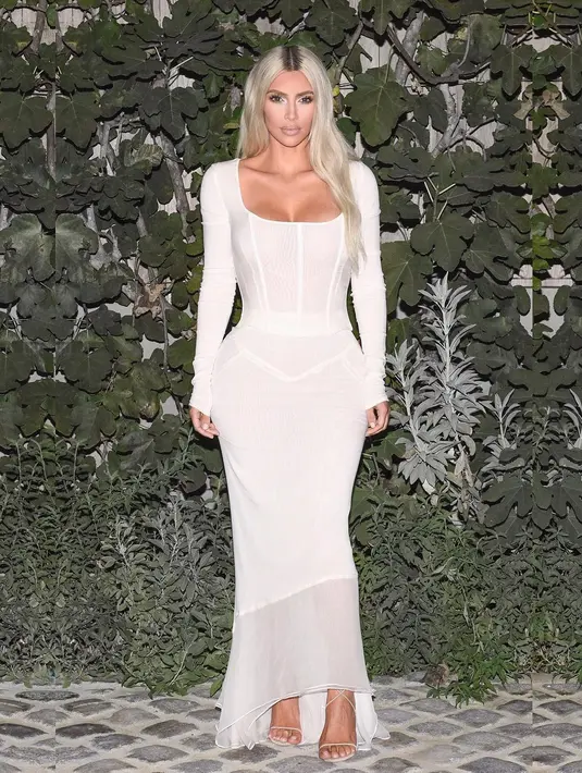 Kim Kardashian sendiri pernah mengatakan bahwa ia merasa berat karena harus hamil anak ketiga dengan menggunakan rahim pengganti. (instagram/kimkardashian)