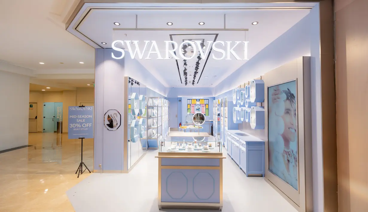 Swarovski telah menata ulang jaringan toko globalnya dengan tampilan baru. Menghadirkan keajaiban alam semesta yang mengkristal ke setiap lokasi. [ Foto dok: Swarovski]