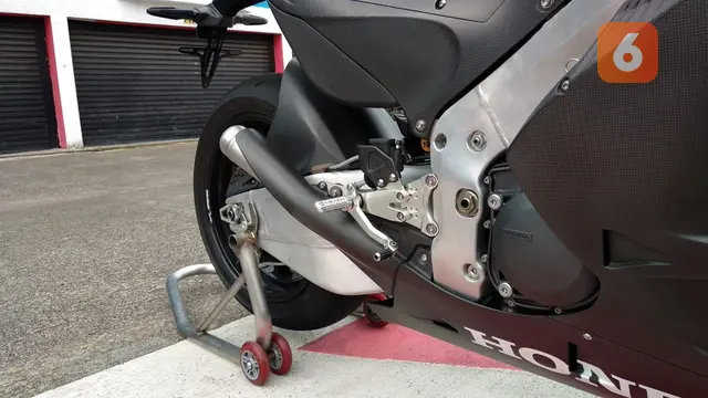 Body Honda RC213V-S berbahan serat karbon