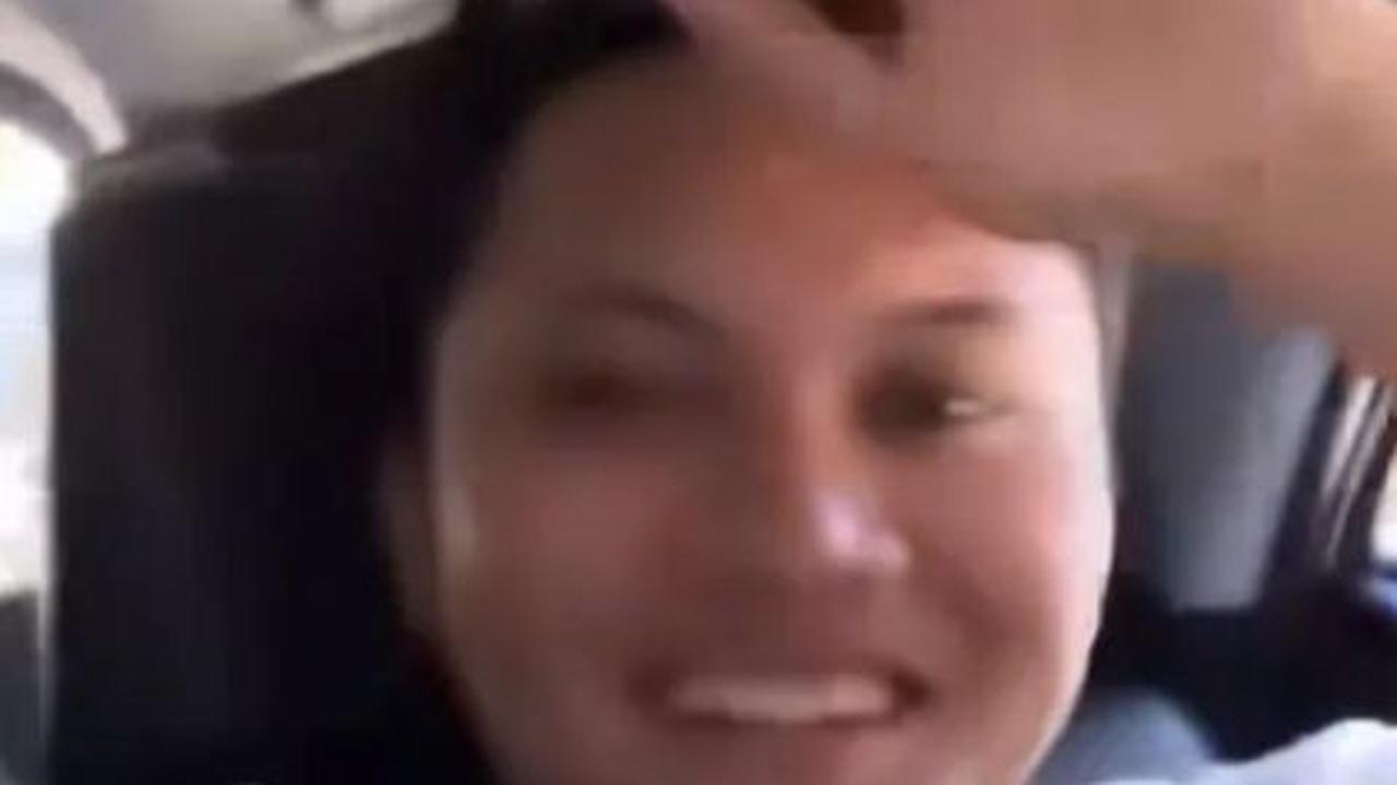 Pria yang kerap disapa Iky ini sengaja mengajak Yura dan Donne untuk ikut berbulan madu bersama mereka.