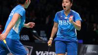 Ganda putri Indonesia Greysia Polii / Apriyani lolos ke perempat final Denmark Open 2021 setelah menyikirkan pasangan tuan rumah Maiken Fruergaard / Sara Thygesen di Odense Stadion, Kamis, 21 Oktober. (Badminton Photo / Yves Lacroix)