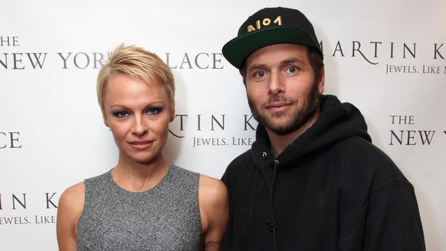 6 Potret Seleb yang Pernah Menikah Dua Kali dengan Orang yang Sama