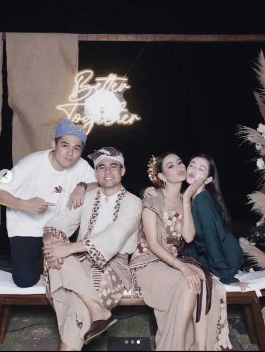 Begitu juga dengan styling kain dan ikatan. Meski tak memakai batik atau songket khas Bali, unsur Bali kasual tetap kental. [Foto: @ranynwijaya26]