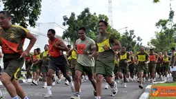 Citizen6, Sidoarjo: Sebelum samapta terlebih dahulu diadakan tensi tekanan darah untuk melihat kondisi apakah layak atau tidaknya anggota untuk mengikuti samapta, serta pengarahan oleh Pajasrek Pasmar-1 Kapten Marinir Mulyanto.(Pengirim: Budi Abdillah)