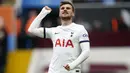 Selebrasi striker Tottenham Hotspur, Timo Werner setelah mencetak gol keempat timnya ke gawang Aston Villa pada laga pekan ke-28 Premier League 2023/2024 di Villa Park, Birmingham, Minggu (10/3/2024). (PA via AP Photo/Nick Potts)