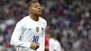 Striker Prancis, Kylian Mbappe, saat melawan Bulgraria pada laga uji coba terakhir jelang Euro 2020 di Stade de France, Rabu (9/6/2021). Prancis menang dengan skor 3-0. (AP/Francois Mori)