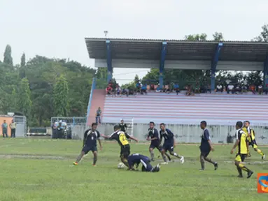 Citizen6, Surabaya: Pertandingan pembuka dalam Kompetisi sepak bola antar Satuan Kerja di lingkungan Kobangdikal ,  digelar di stadion Jala Krida Mandala, Bumimoro, Surabaya. (Pengirim: Penkobangdikal)