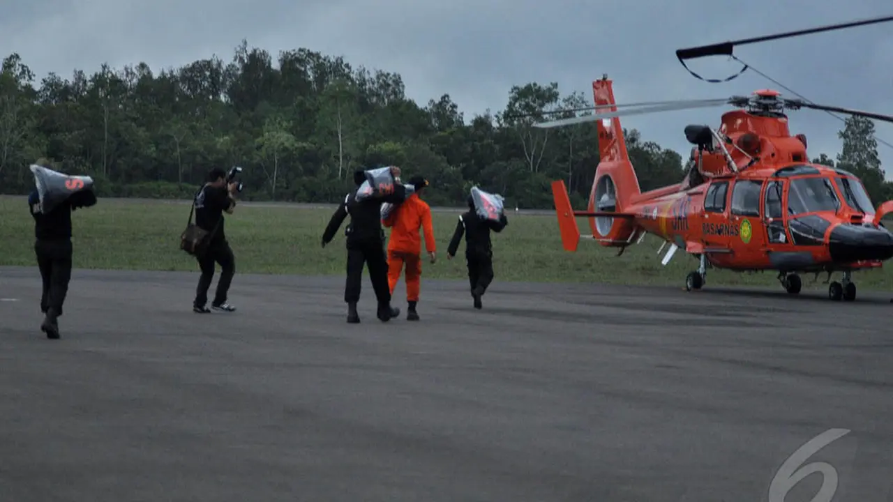 Evakuasi Hari Keempat Pesawat AirAsia Terhambat Cuaca Buruk