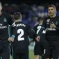 Kapten Real Madrid, Sergio Ramos memberikan salam usai membobol gawang Leganes pada lanjutan La Liga Santander di Butarque stadium, Leganes, (21/2/2018). Real Madrid menang 3-1.  (AP/Francisco Seco)