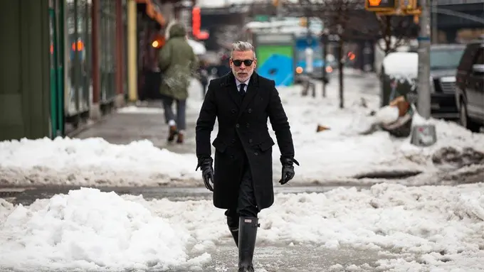 Usianya Sudah 50+, Tapi Kamu Masih Klepek-Klepek Melihat Dia