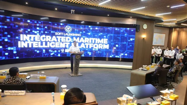Menteri Koordinator Bidang Kemaritiman dan Investasi Luhut Binsar Pandjaitan meresmikan Command Center Kementerian Kelautan dan Perikanan. (Dok KKP)