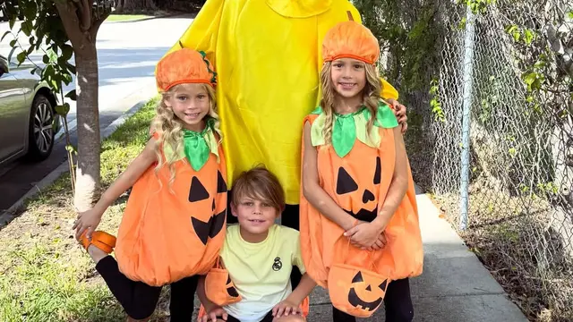 anna kournikova merayakan momen hallowen berama anak-anaknya seperti yang diunggah di instagram (dok. Instagram annakournikova)
